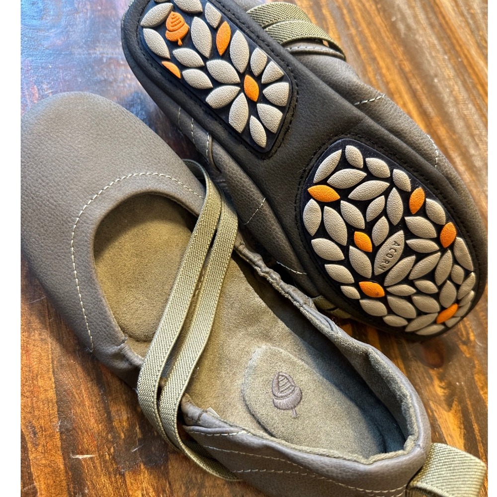 Acorn Gray Ballet Flats Elastic Crisscross Straps Size 7 MaryJanes NWOT‎